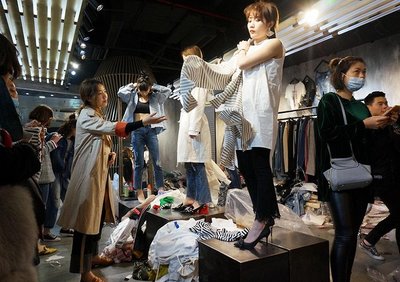 【特寫】服裝批發(fā)城會(huì)消失么?我們?nèi)ルx阿里巴巴最近的杭州四季青看了看